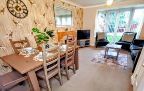 No 23- Large Spacious 3 Bed Home - Parking & WiFi